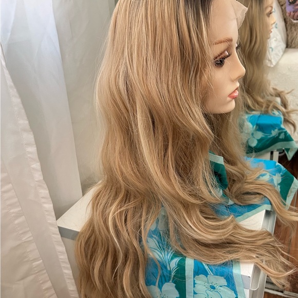 Nel’s Wigs “Honey” w/ EXPEDITED SHIPPING (1-3 day) shipping! See below for info - Picture 2 of 8